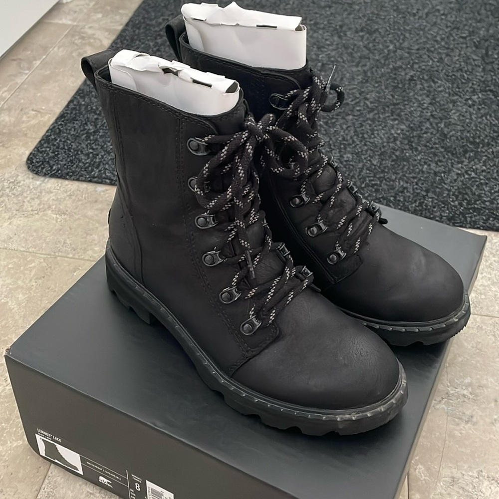 COPY - Sorel Lennox lace up boots. Waterproof. Black. Size 8.